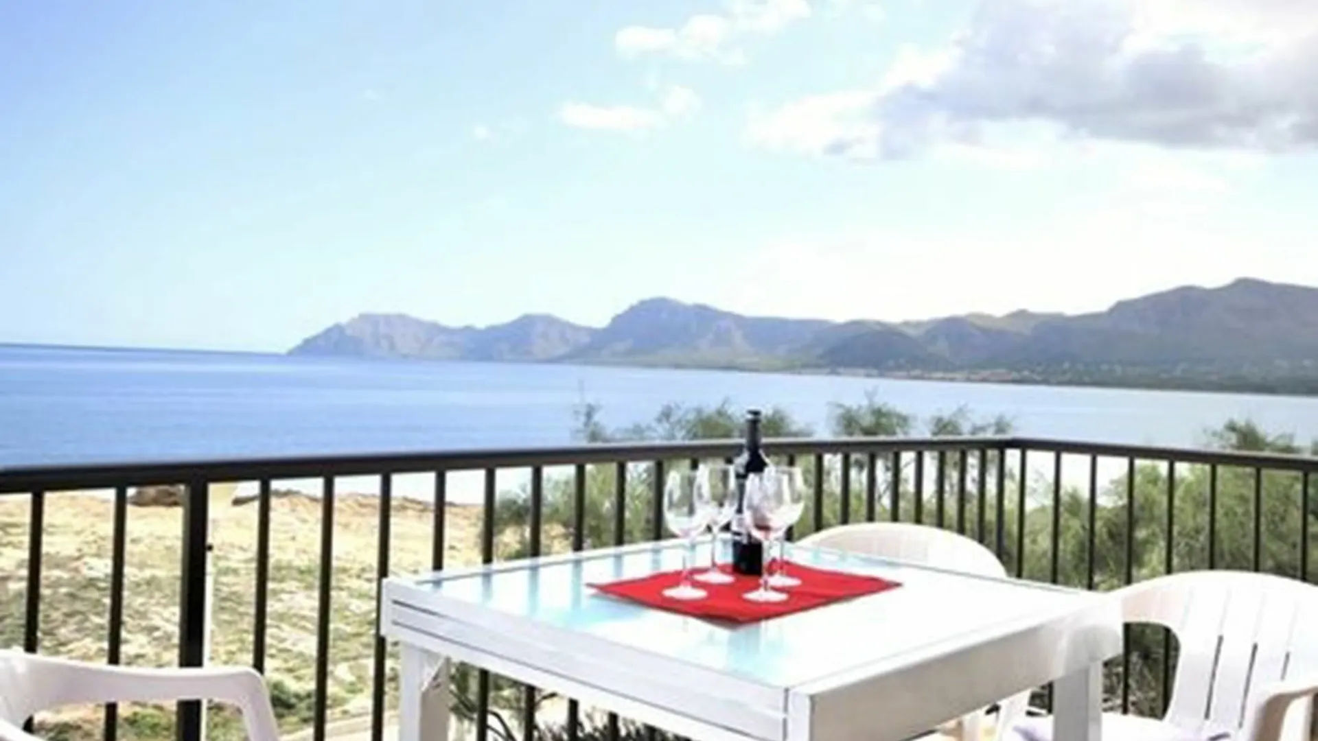 Mallorca Beach Front Line House 6 Pers contacts